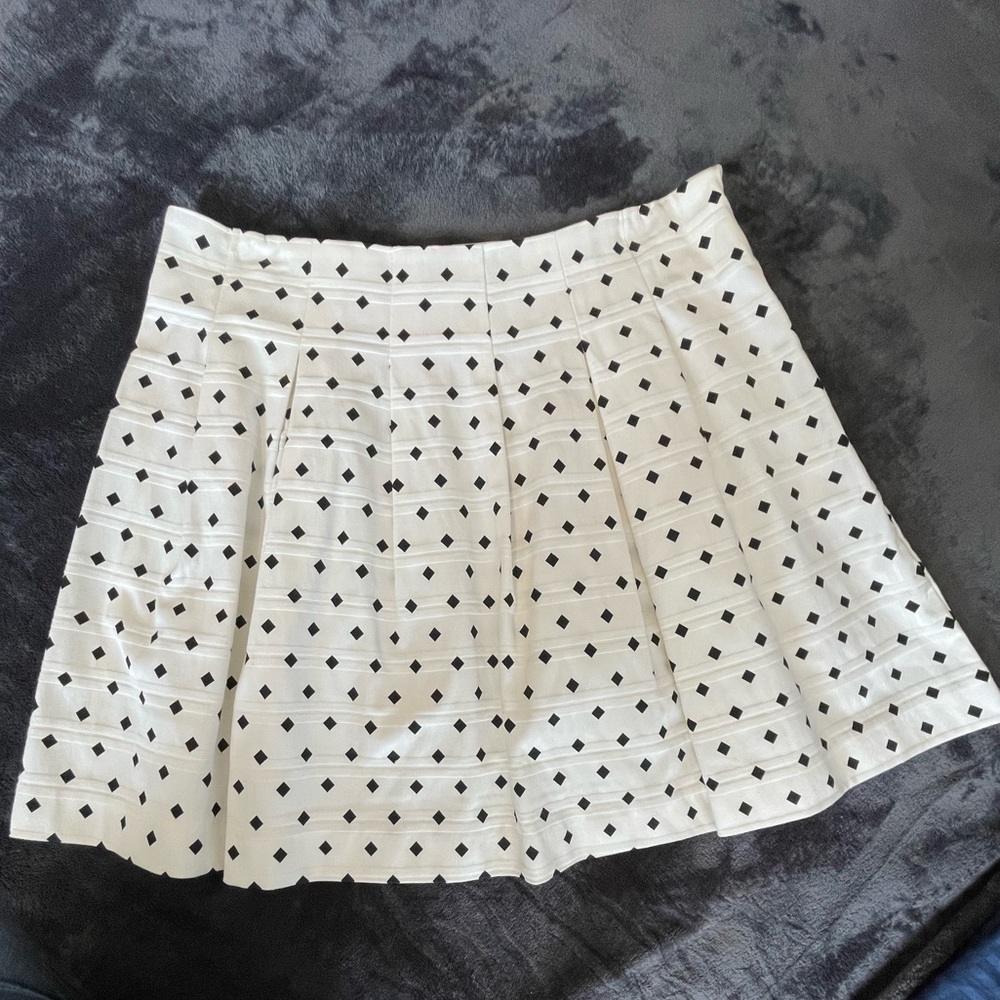 Banana Republic Skirt, size 8, white and black